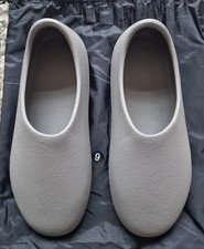 Yeezy SL-01 SLPR Uk 9 EU 43 BNWT Mocha Slipper **RARE** Kanye West YZY *IN HAND*