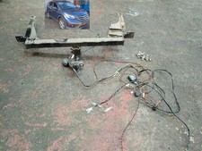 TOW BAR WITH FIXING BOLTS