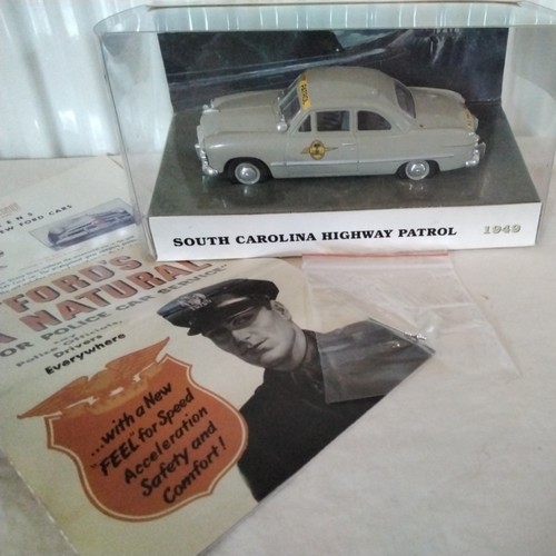 White rose collectibles ford - white,