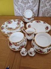 Royal Albert Country Roses Dinner Service 25 Pieces Excellent Condition No Chips