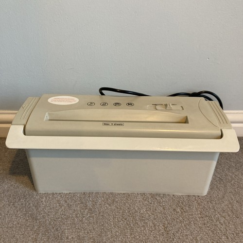 Compact desktop paper shredder - desktop,