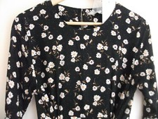 Ladies black and white daisy