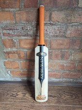 Newbery Uzi 20/20 BMF Cricket