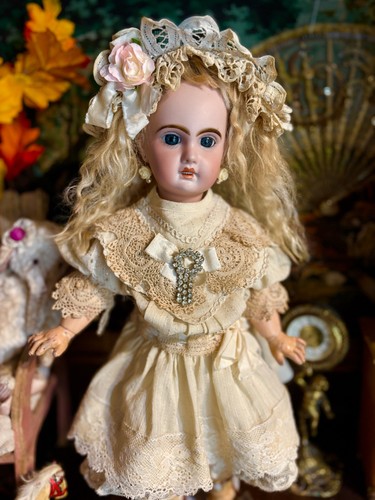 Small size antique jumeau - antique,
