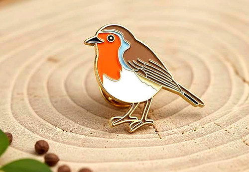 Robin bird pin badge antique - robin,