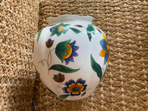 Bone china vase queens - queens,