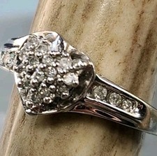 10K White Gold Diamond Heart