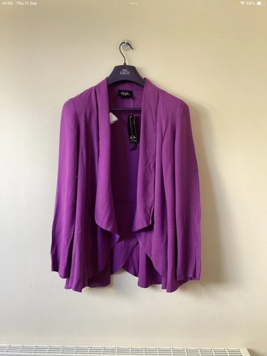 Holly willoughby purple light - holly,