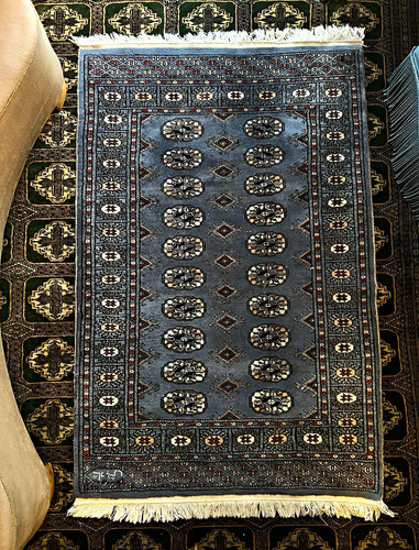 Hand knotted 100 wool - 100%,