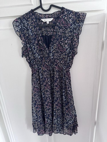 Apricot navy floral neck - floral, v-neck