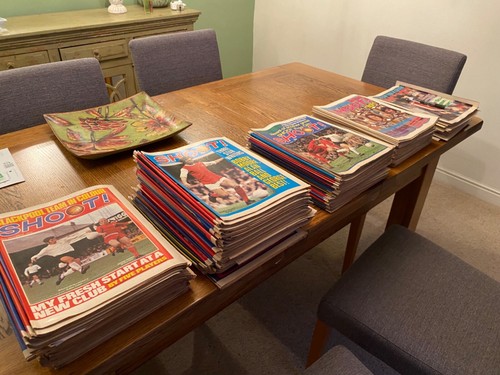 Shoot football magazines - ,