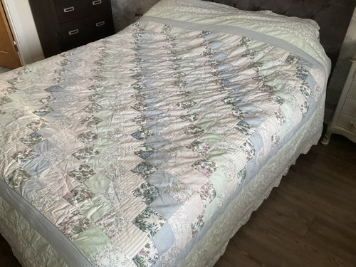 Vintage patchwork quilt - vintage,