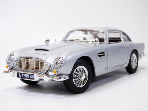 Aston martin db5 james - martin, bond