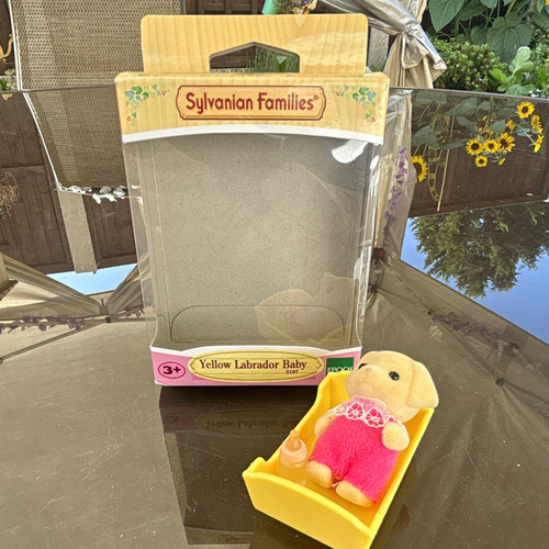 Sylvanian families yellow - families,