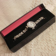 AVON NATALEE SILVER TONE WATCH ~ NEW IN BOX ~ 20cm