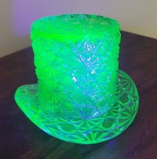 Fenton Uranium Green Glass Daisy And Button Top Hat Toothpick Holder-699