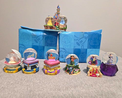 Disney store princess snow - disney,