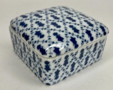 1989’s Holly Hobby porcelain