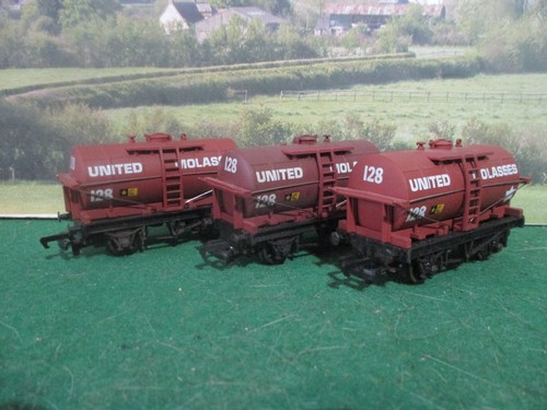 Mainline 14t tank wagons - 3x,
