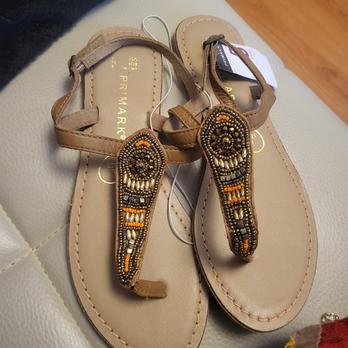 New ladies beaded sandles size - sandles,