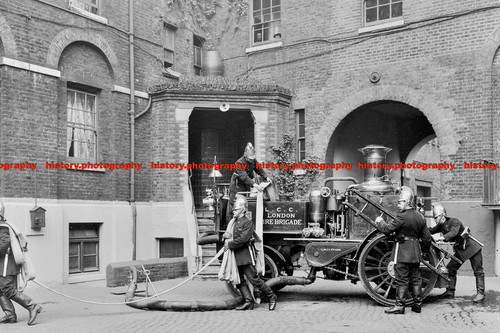 F001878 firemen demonstrating - firemen,