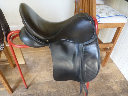 Frank baines dressage saddle - baines,