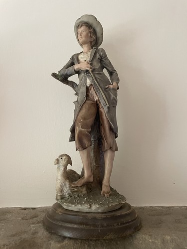 Figurine depicting young - figurine,
