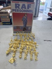 Airfix HO-OO RAF Personnel World War 11  figure set 01747-5