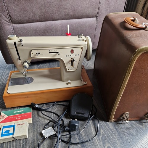 Vintage singer sewing - singer, machine