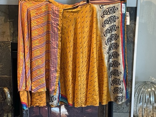 Women darn good yarn sari - good,