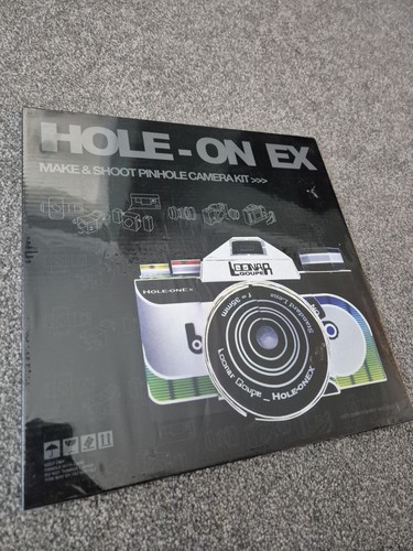 Hole ex pinhole camera - on,