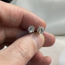 1 Carat Moissanite 6 Claws