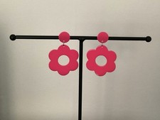 Hot Pink 60’s Style Flower