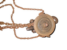 Chain Hoist 750 Kg, lifts through 4.5m. Manual, strong, old style British made.