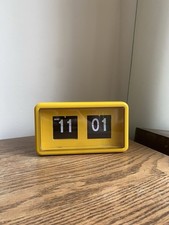 Retro Style Yellow Flip Clock