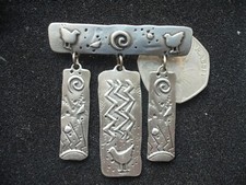 JJ VINTAGE SIGNED BROOCH UNUSUAL TRIPLE DROP SEE PICTURES