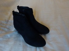 GRACELAND BLACK SUEDE LOOK