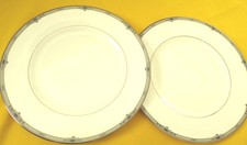 WEDGWOOD AMHERST LARGE  DINNER PLATES - SET of 2