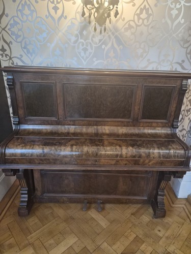 Upright working piano good - working,