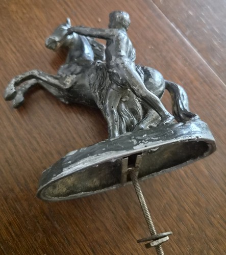 Vintage cast metal figurine - cast,