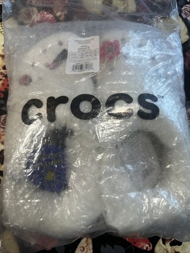 Discontinued crocs - 💥,