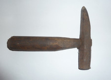 ANTIQUE SMALL HAMMER (MINERS /