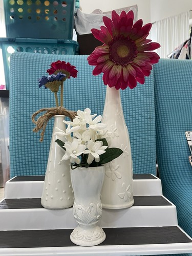 Farmhouse style white vases - farmhouse,