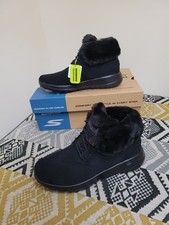 BNIB Womens Black Skechers On