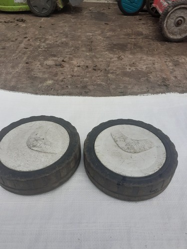 Rear drive wheels - rear, 2