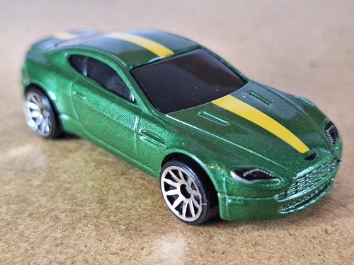 Hot wheels aston martin - wheels, v8