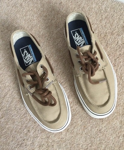 Vans trainers off the wall - off,