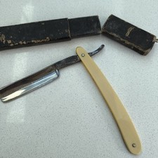 Vintage razor Extra Hollow Ground  cutthroat razor in originin original box