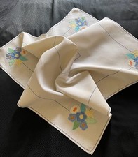 Vintage Irish Linen Applique Flower Posies Tablecloth Topper 32ins Sq OLD BLEACH