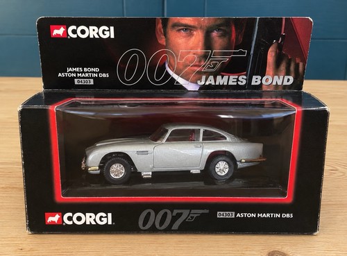 Corgi james bond - james,
